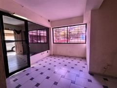 Vendo Local Comercial en Arroyo Hondo , 3 salones, 3 oficinas, cocina, RD$ 12,000,000.00